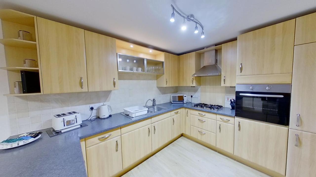Orange Town House - Shaw Road, Only 6 Minutes To City Centre Aberdeen Bagian luar foto