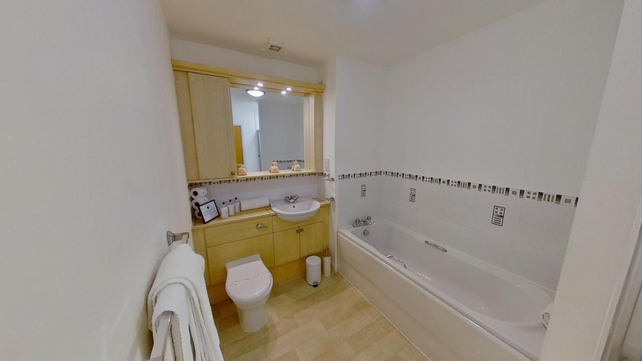 Orange Town House - Shaw Road, Only 6 Minutes To City Centre Aberdeen Bagian luar foto