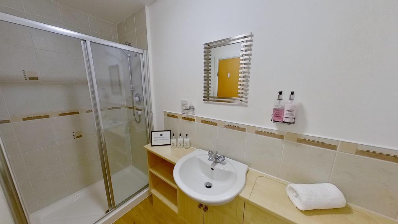 Orange Town House - Shaw Road, Only 6 Minutes To City Centre Aberdeen Bagian luar foto