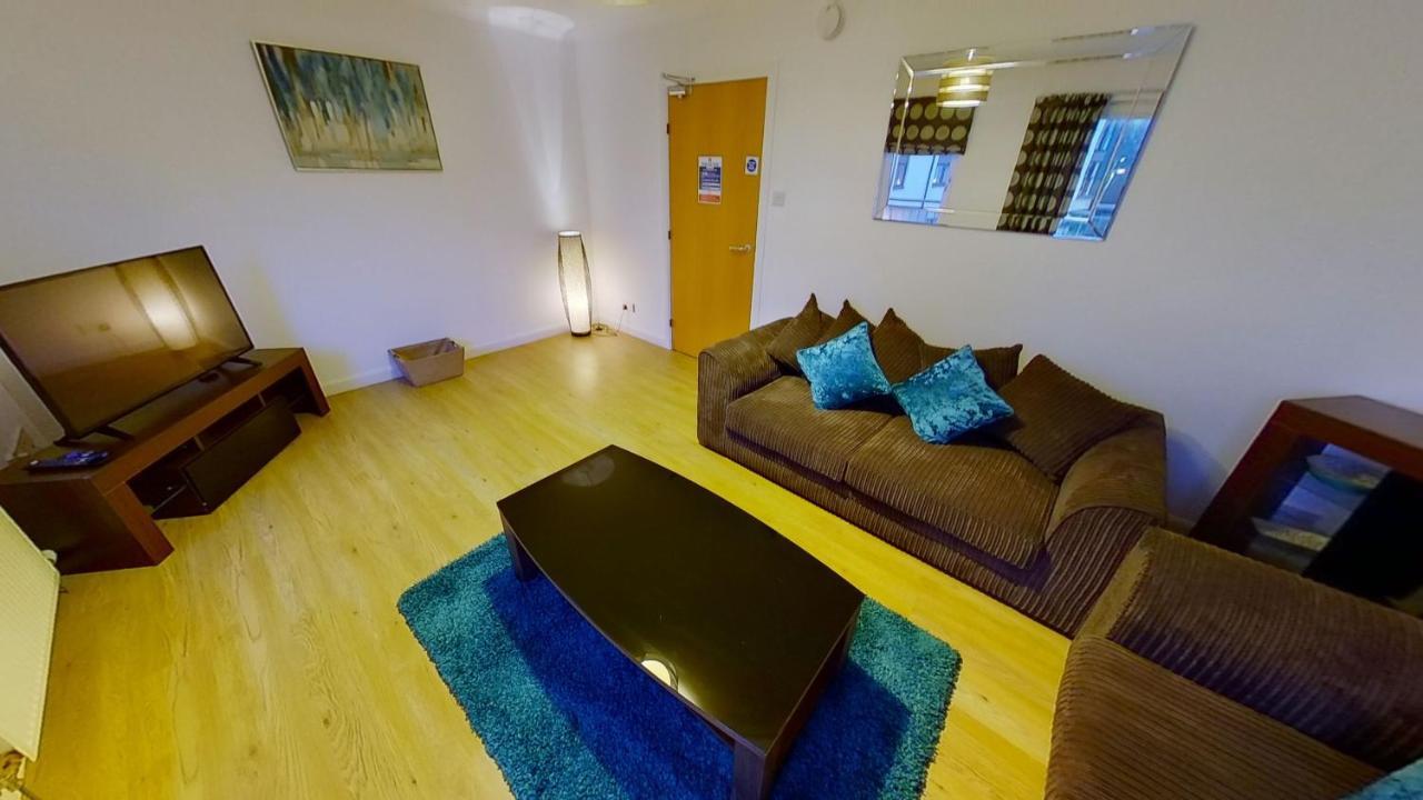 Orange Town House - Shaw Road, Only 6 Minutes To City Centre Aberdeen Bagian luar foto
