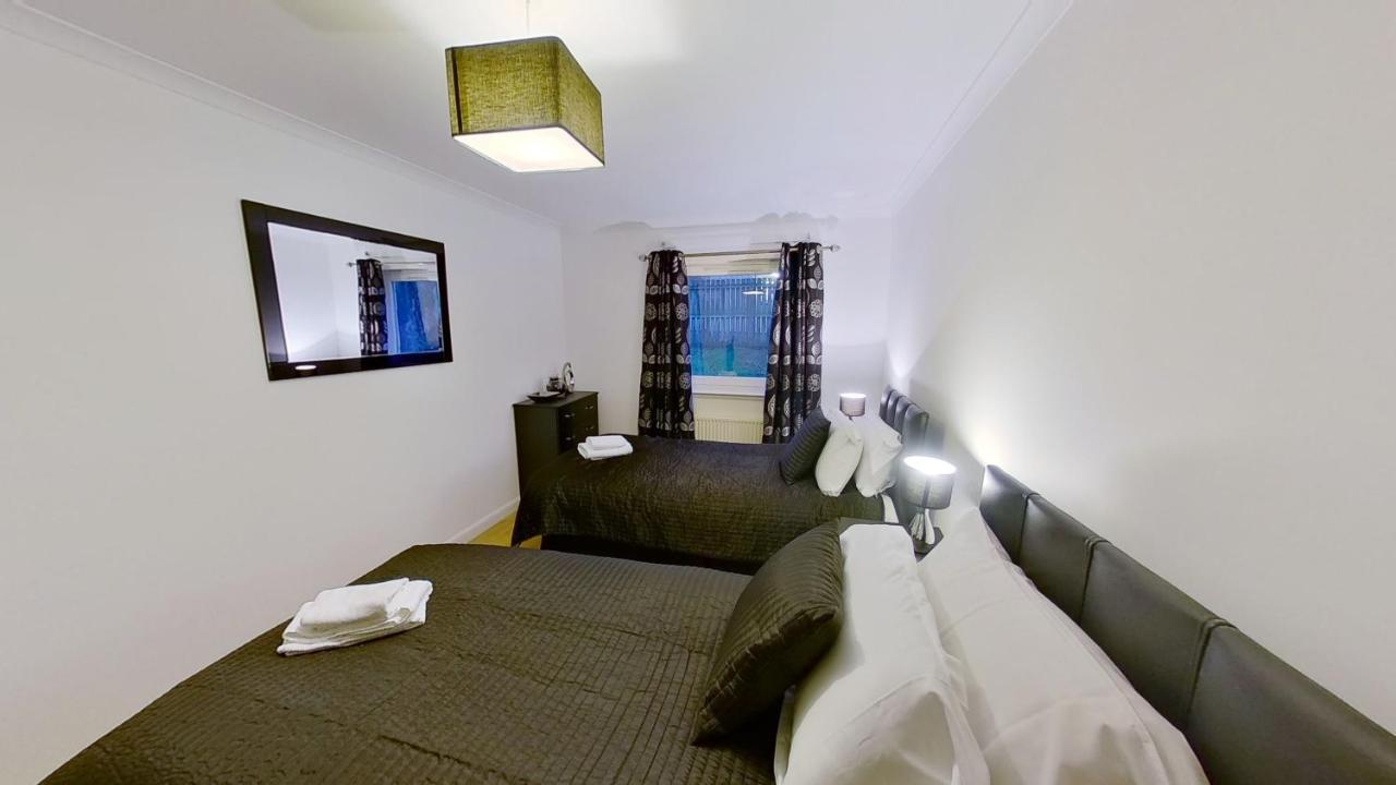Orange Town House - Shaw Road, Only 6 Minutes To City Centre Aberdeen Bagian luar foto