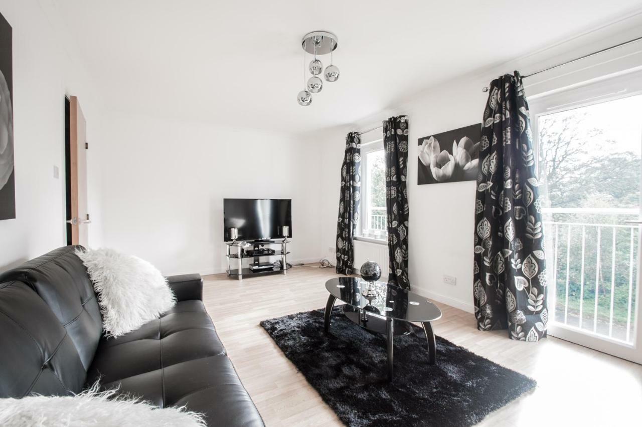 Orange Town House - Shaw Road, Only 6 Minutes To City Centre Aberdeen Bagian luar foto
