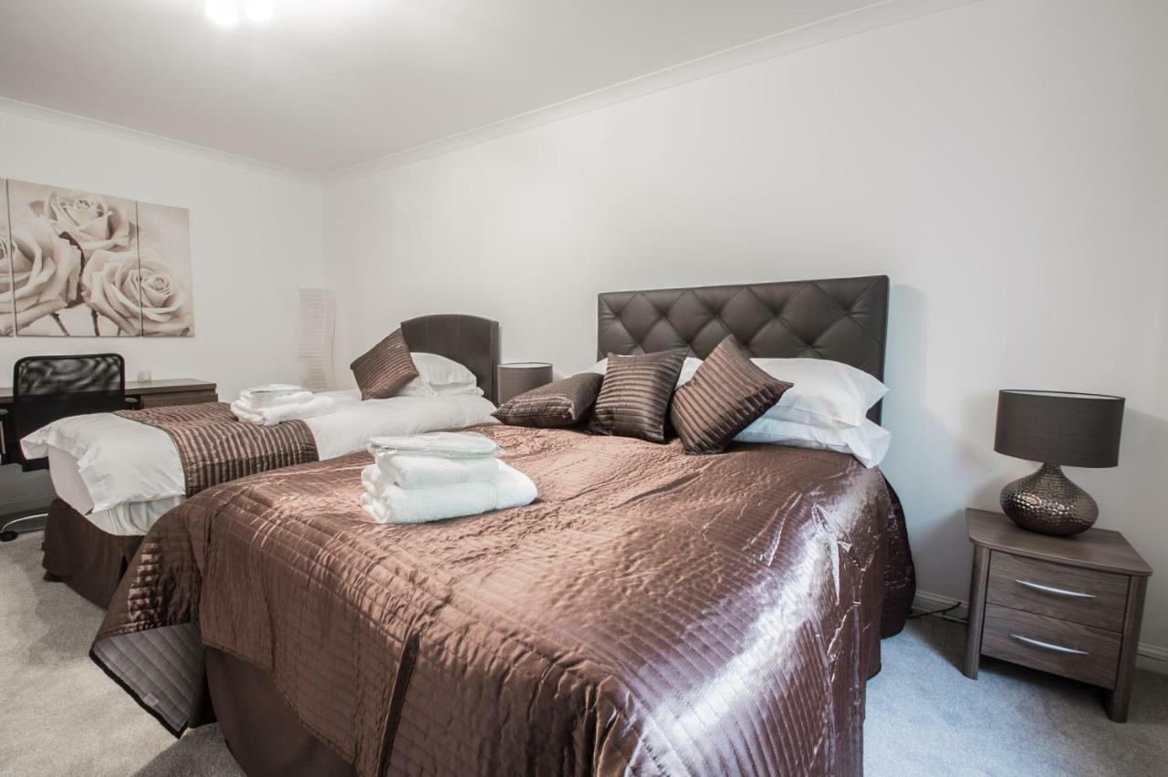 Orange Town House - Shaw Road, Only 6 Minutes To City Centre Aberdeen Bagian luar foto