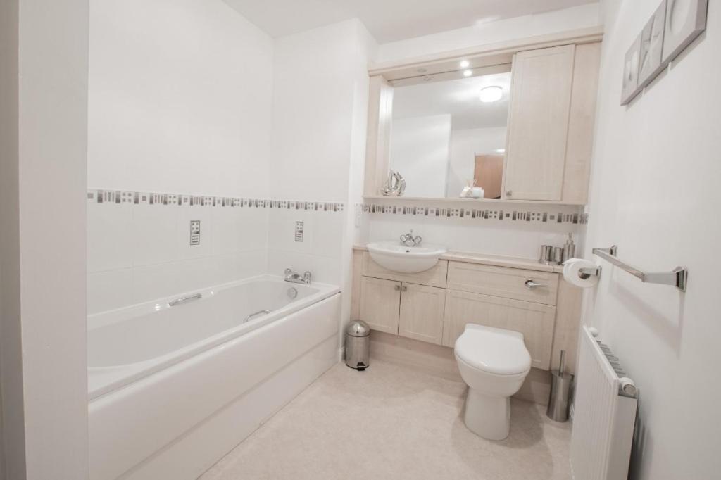 Orange Town House - Shaw Road, Only 6 Minutes To City Centre Aberdeen Bagian luar foto